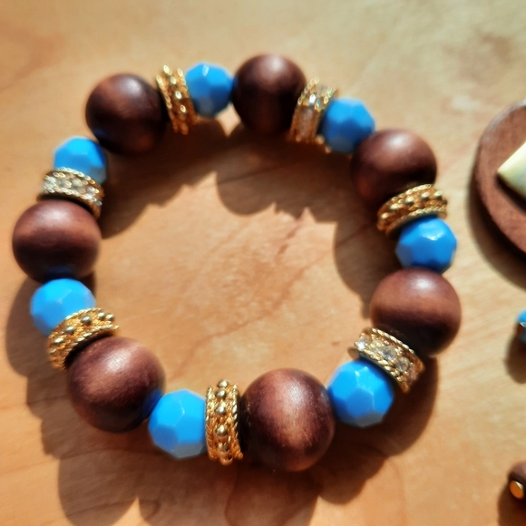 Pretty wood and beaded jewelry set - Picture 3 of 3
